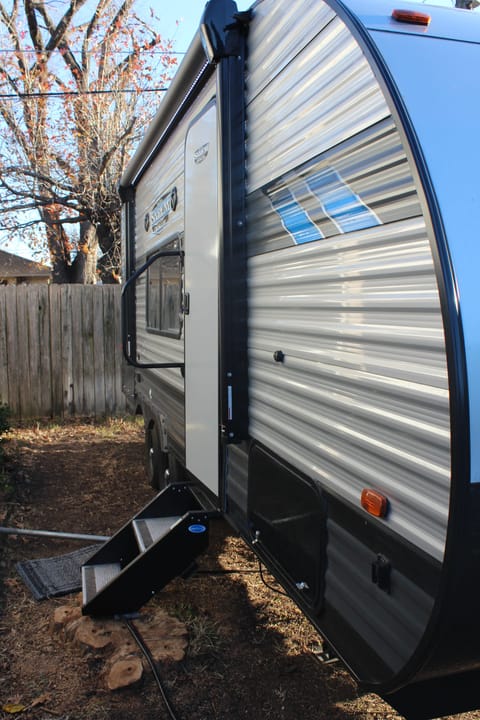 Frank and Abbey's Family Memory Machine. Remorque tractable in Corsicana