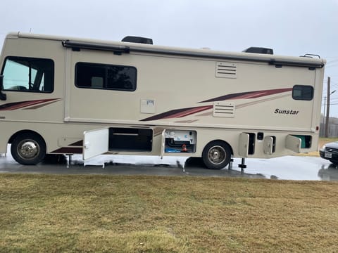 2019 Winnebago Sunstar 29VE Veicolo da guidare in Pflugerville