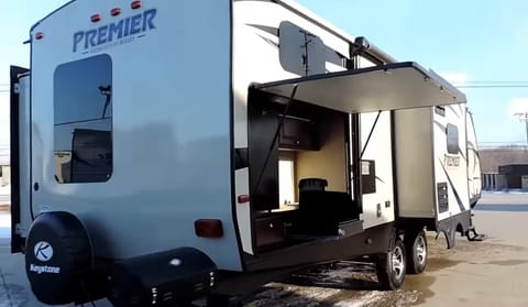 2015 Keystone RV Bullet 335BHS Towable trailer in Naperville