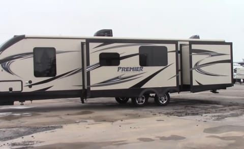 2015 Keystone RV Bullet 335BHS Towable trailer in Naperville