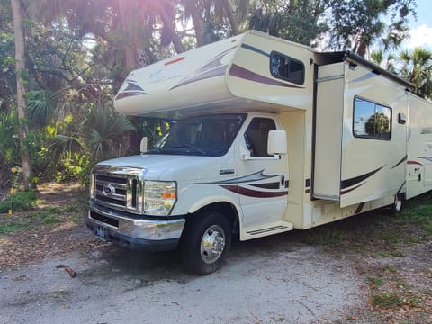 2016 Coachmen RV Freelander 32BH Ford 450 Drivable vehicle in Port Charlotte