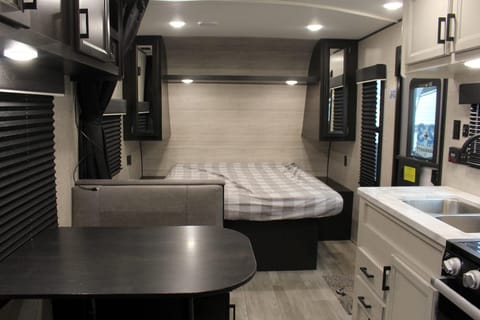 2022 Jayco Jay Flight SLX 224BH Towable trailer in Rockford