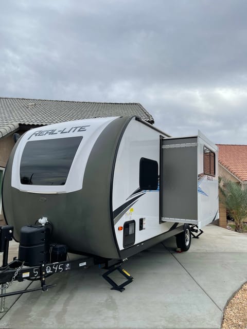 2021 Palomino Real-Lite Mini RL189 Towable trailer in El Centro