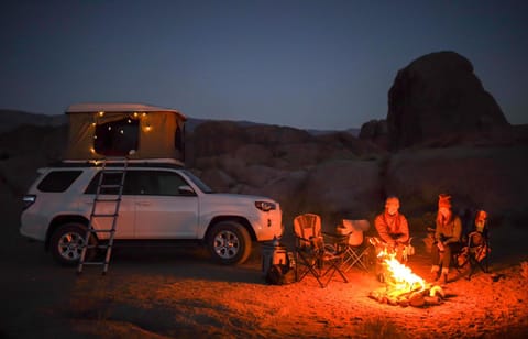 AVALANCHE- 4RUNNER FULL SIZE POPUP CAMPER Towable trailer in Harbor City