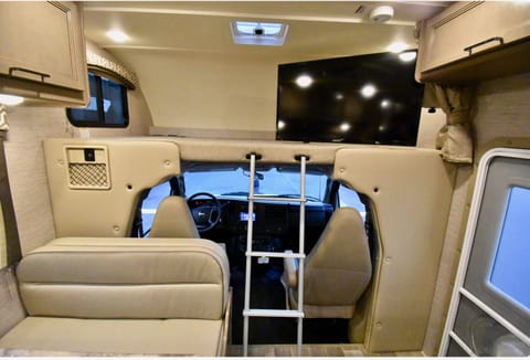 CLASS C-Thor Motor Coach Chateau*Sleeps 4-6 (LAX)* Véhicule routier in Harbor City