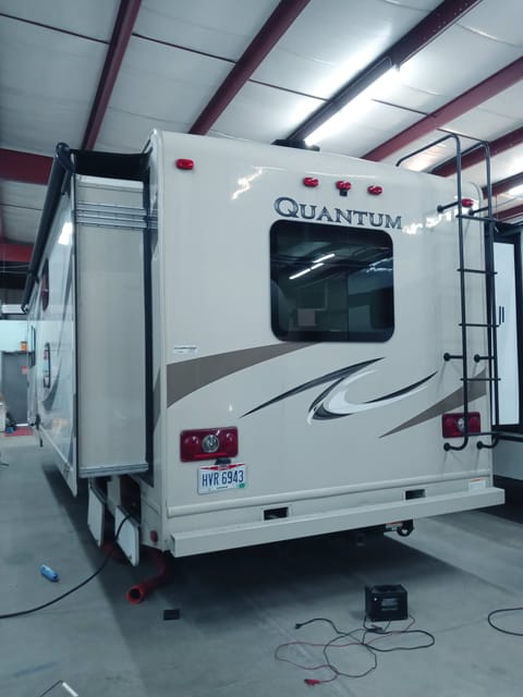 2016 Thor Motor Coach Quantum LF31 Drivable vehicle in Kettering