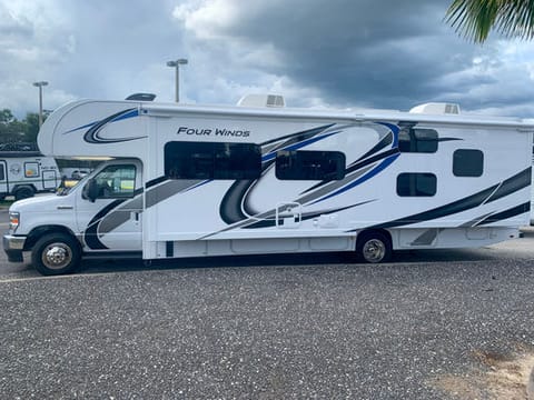 2021 Thor Motor Coach Four Winds 31E #14044 Drivable vehicle in Pinellas Park
