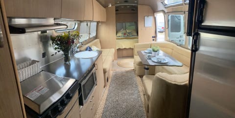 Airstream Flying Cloud 30 Bunk Towable trailer in Petaluma