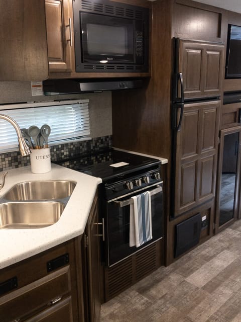 Glamping at its best in our 2019 Forest River RV Rockwood Ultra Lite 2706WS Ziehbarer Anhänger in Hood Canal