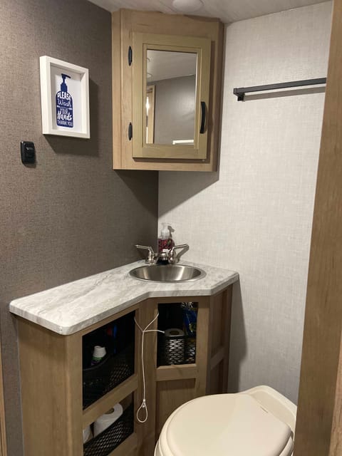 2020 Winnebago 5th wheel Towable trailer in Kerrville