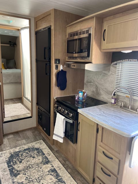 2020 Winnebago 5th wheel Towable trailer in Kerrville