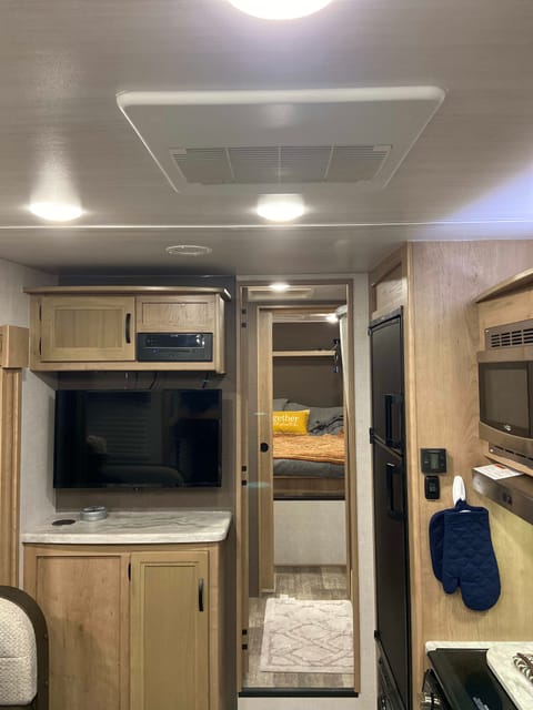 2020 Winnebago 5th wheel Towable trailer in Kerrville