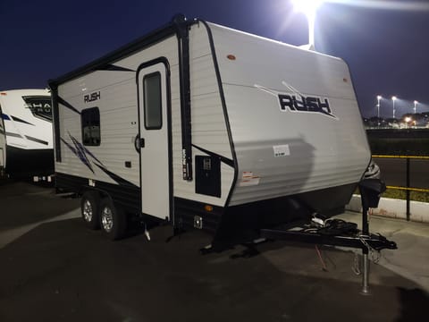 Spectacular and Super Comfortable Toy hauler Tráiler remolcable in Ventura