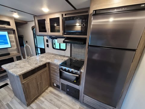 2021 CrossRoads 36' RV Zinger ZR328SB Remorque tractable in Georgetown Township