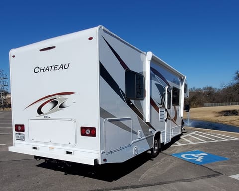 2022 Thor Motor Coach Chateau 28A Drivable vehicle in Rockwall