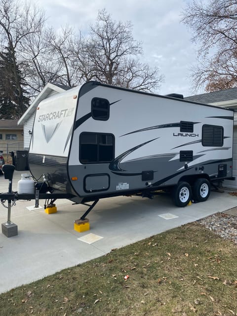 2018 Starcraft Launch Outfitter 7 19BHS Ziehbarer Anhänger in Granger