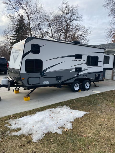 2018 Starcraft Launch Outfitter 7 19BHS Towable trailer in Granger