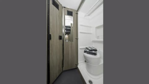 Cherry SJC - Penthouse on Wheels (sleeps up to 6) Campervan in San Juan Capistrano