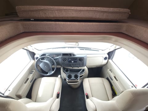 Cortez Family  RV (2015 Thor Motor Coach) Veículo dirigível in Riverton
