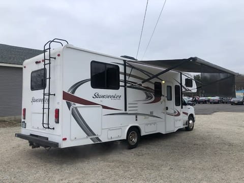 2016 Forest River RV Sunseeker 2650S Ford Drivable vehicle in Manchester