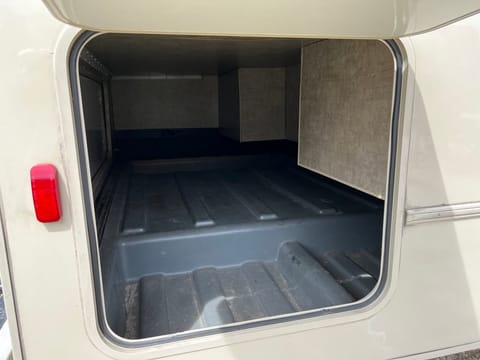 2015 Winnebago Minnie Winnie 31K Drivable vehicle in Manchester