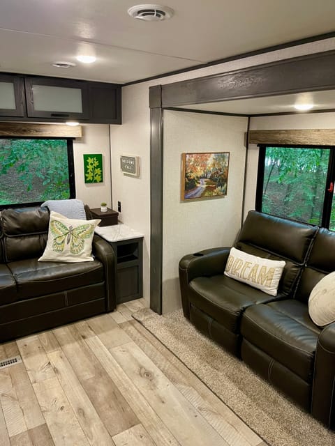 Get cozy in our 2022 Aspen Trail - Delivery only Towable trailer in Spartanburg