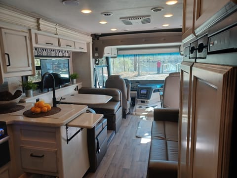 2022 CONVENIENT & EASY TO DRIVE RV!!! Entegra Coach Vision 27A Drivable vehicle in Greater Carrollwood