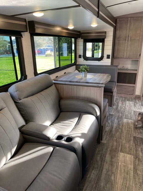 2022 Sunset Trail with bunk house and extra bath! Towable trailer in Brandon