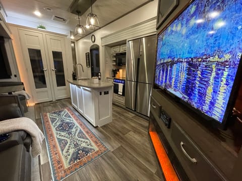 AMAZING RV - Must See 2BR! (Delivery AVAIL) Tráiler remolcable in Celebration