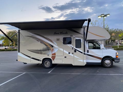 Very Clean! 2017 THOR Four Winds 24 ft. Good Size. Drivable vehicle in Rocklin