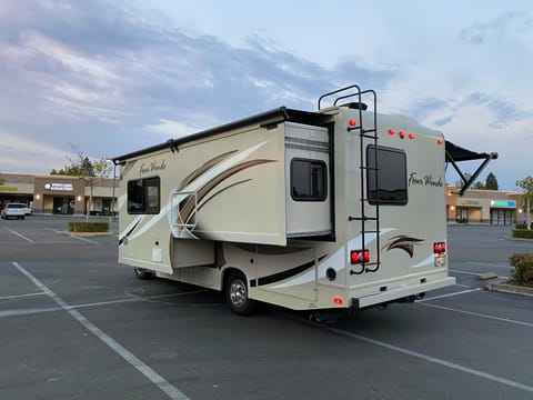 Very Clean! 2017 THOR Four Winds 24 ft. Good Size. Drivable vehicle in Rocklin