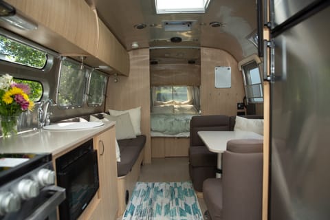 2020 Airstream RV Flying Cloud 30FB Bunk Towable trailer in Northfield