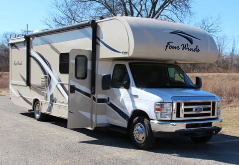 Thor Motor Coach Four Winds Drivable vehicle in Aurora