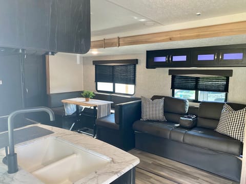 2022 Coachmen RV Freedom Express Select 29SE Towable trailer in Deltona