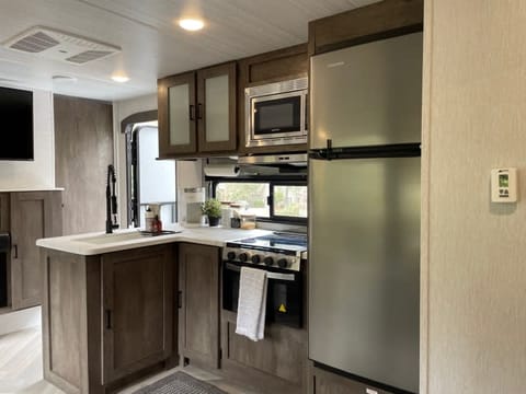 2022 Forest River Travel Trailer Wildwood 31KQBTS Towable trailer in Richmond Hill