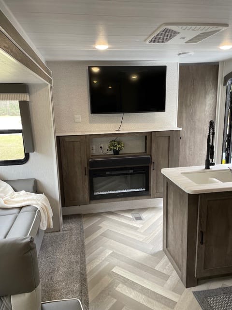 2022 Forest River Travel Trailer Wildwood 31KQBTS Towable trailer in Richmond Hill