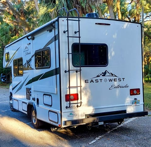 WELCOME TO RV LIVING RENTAL Drivable vehicle in Safety Harbor