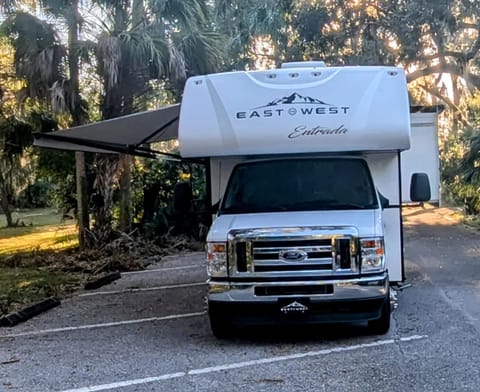 WELCOME TO RV LIVING RENTAL Drivable vehicle in Safety Harbor