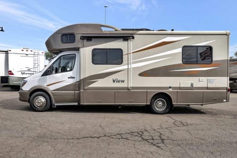 Luxury RV with optional King bed! Veicolo da guidare in Woodbury
