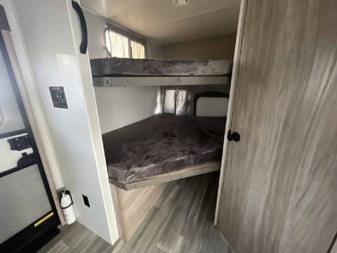 Winnebago Bunkhouse Luxe Trailer Rimorchio trainabile in Lake Goodwin