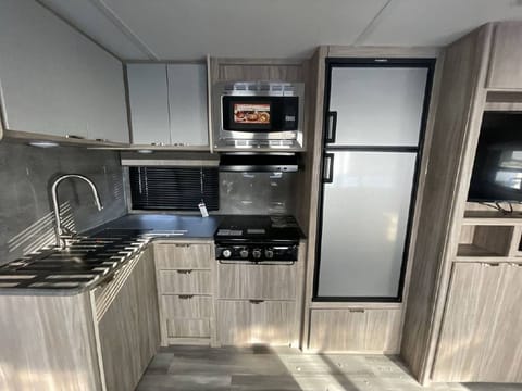 Winnebago Bunkhouse Luxe Trailer Tráiler remolcable in Lake Goodwin