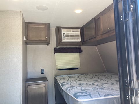 Cozy Couples Getaway!! Towable trailer in Bartlett