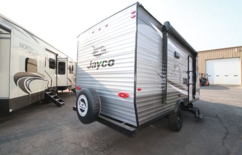 Easy to tow and lightweight 2022 Jayco SLX 7 174BH Towable trailer in Millcreek