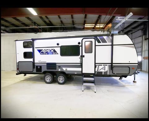 It's White Lightening! All-Inclusive sleeps 8+pets Towable trailer in Shakopee