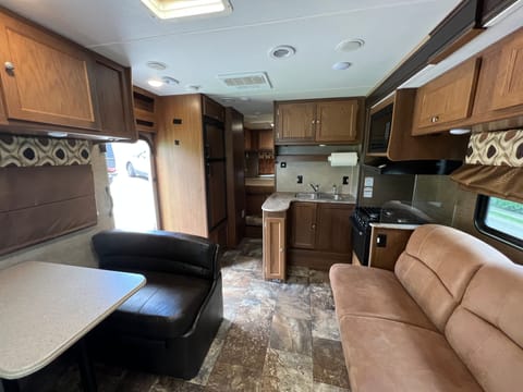 2018 Coachmen Leprechaun Drivable vehicle in Salem