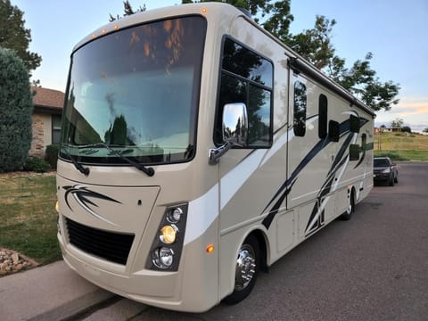 2022 Thor Motor Coach Freedom Traveler 32A Drivable vehicle in Littleton