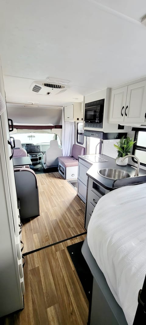 2018 Thor Motor Coach Four Winds 24F Drivable vehicle in Idaho Falls