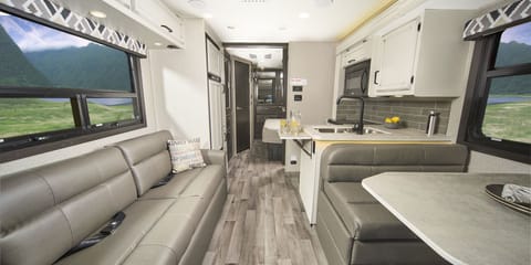 "Hank" 2022 Jayco Redhawk 31F Drivable vehicle in Tennessee