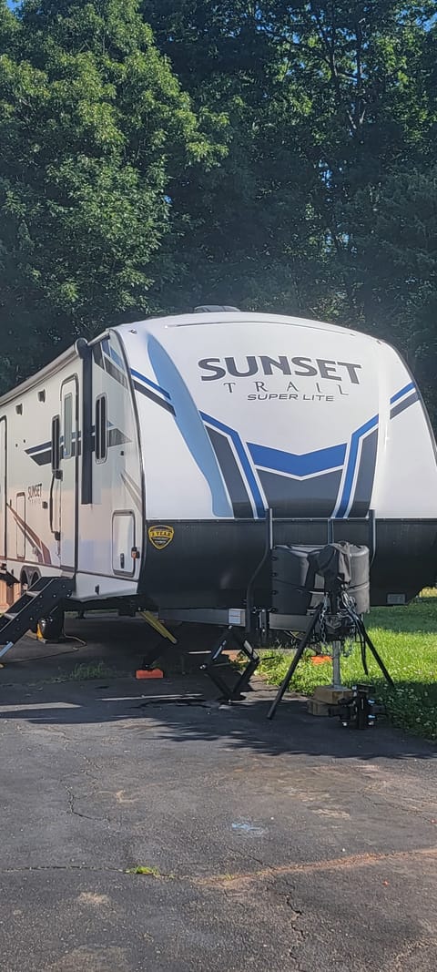2021 CrossRoads RV Sunset Trail SS272BH Towable trailer in East Hartford