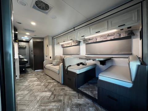 2022 Forest River RV Sunseeker LE 2550DSLE Ford Vehículo funcional in Cypress